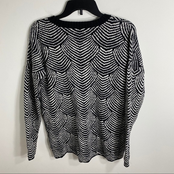 BCBGeneration Scallop Tunic Sweater Medium Women’s - Picture 4 of 7